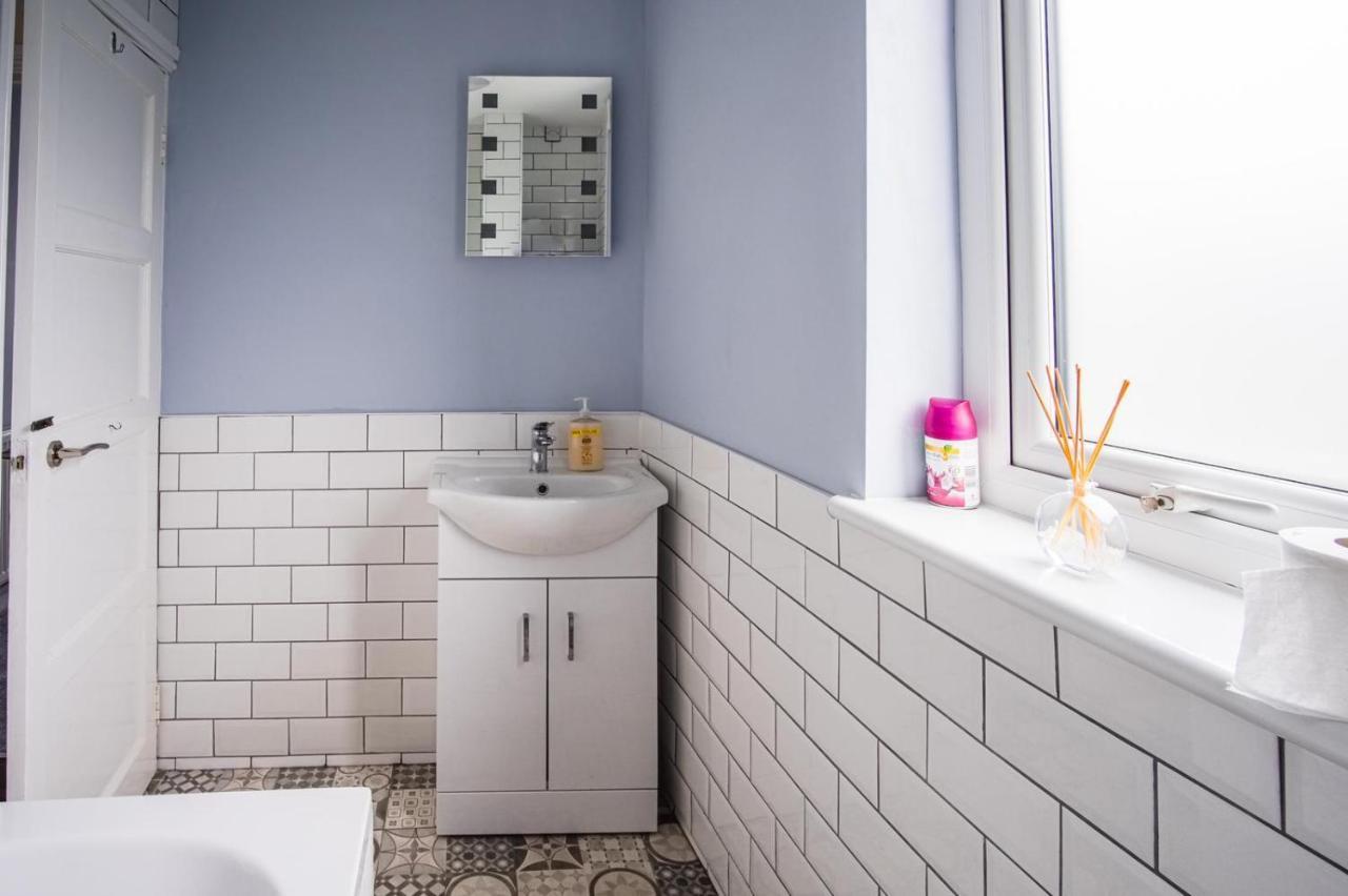 Tallets Apartment With Balcony & Parking تِوْكيسبوري المظهر الخارجي الصورة