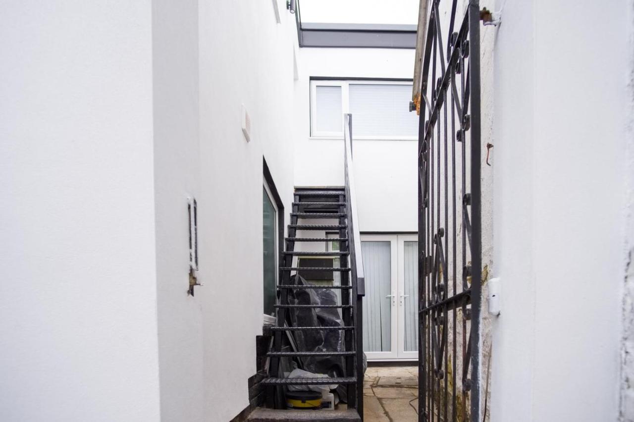 Tallets Apartment With Balcony & Parking تِوْكيسبوري المظهر الخارجي الصورة