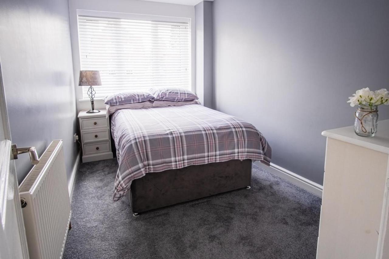 Tallets Apartment With Balcony & Parking تِوْكيسبوري المظهر الخارجي الصورة