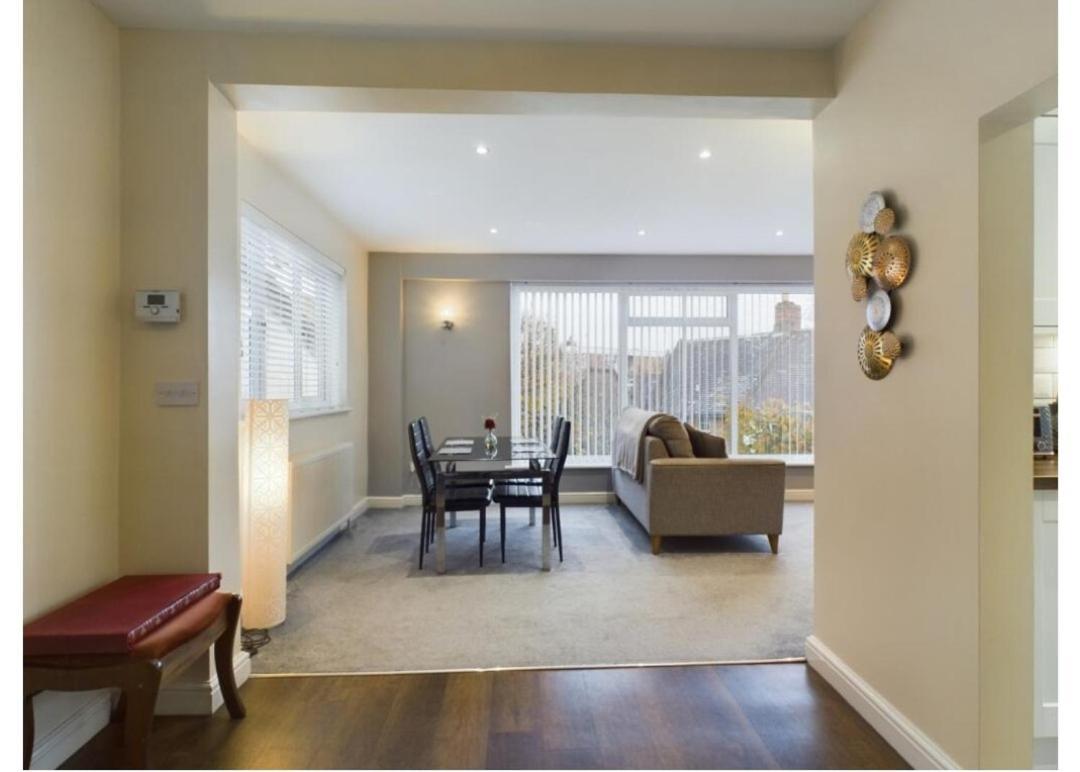 Tallets Apartment With Balcony & Parking تِوْكيسبوري المظهر الخارجي الصورة