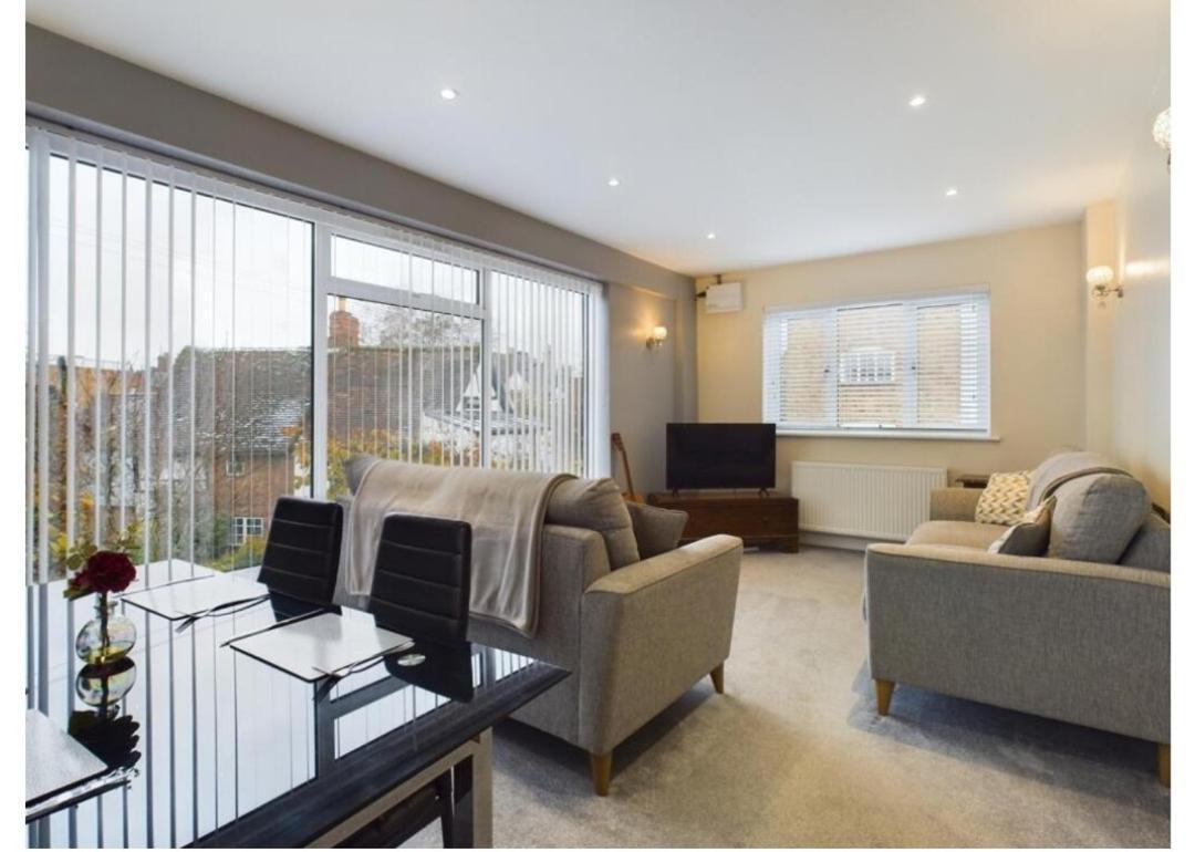 Tallets Apartment With Balcony & Parking تِوْكيسبوري المظهر الخارجي الصورة
