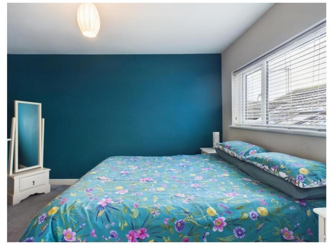 Tallets Apartment With Balcony & Parking تِوْكيسبوري المظهر الخارجي الصورة